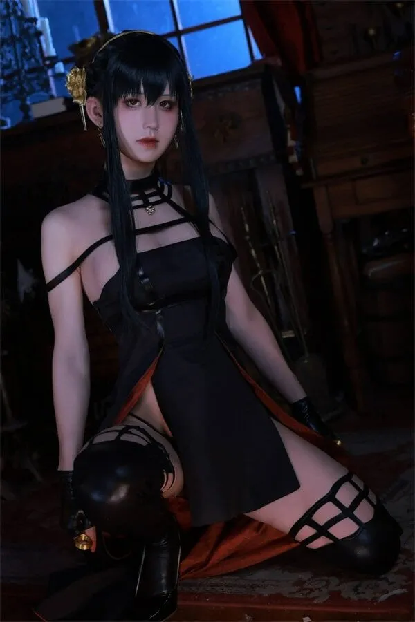 桜満三时黑色服装坐姿角色Cosplay写真