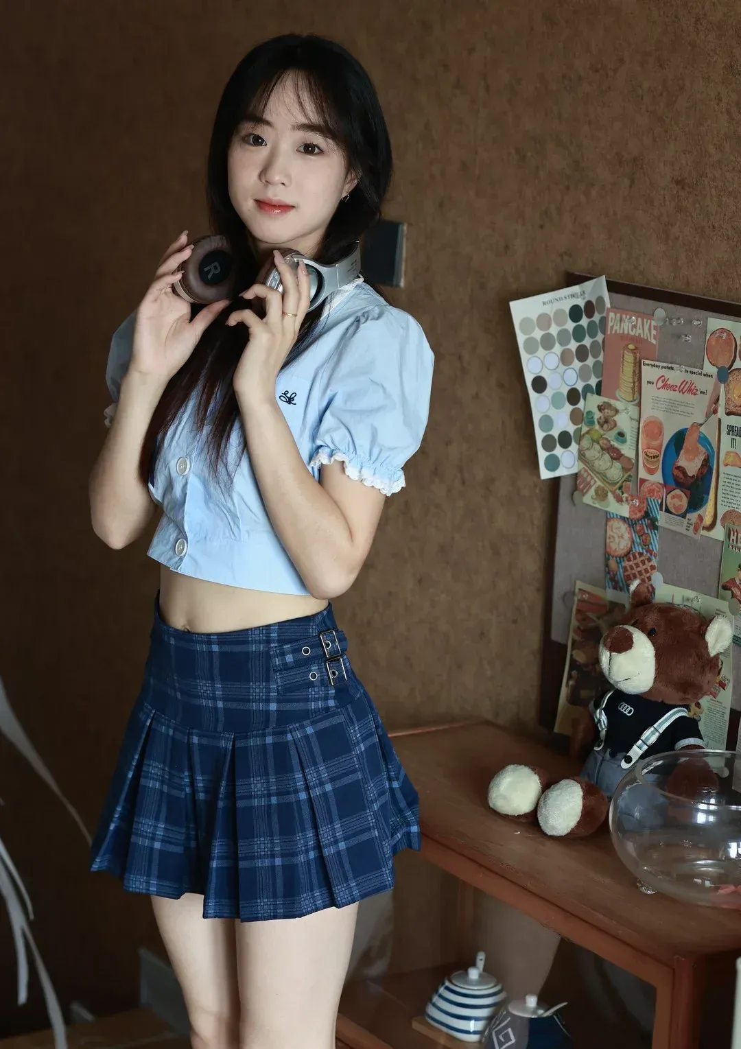 清风皓月黑发蓝色上衣格纹裙写真