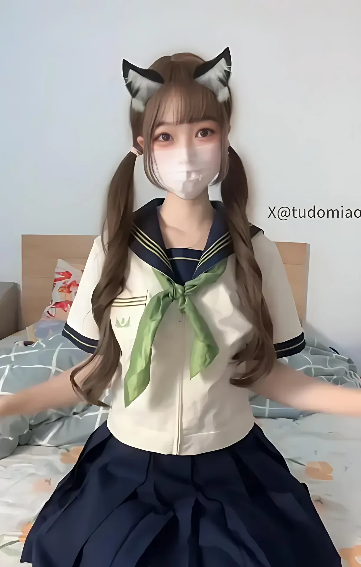 土豆喵猫耳制服正面坐姿造型写真