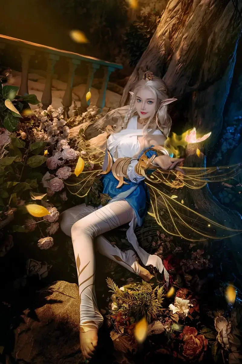 露兒大魔王白色假发蓝色服装幻想角色写真