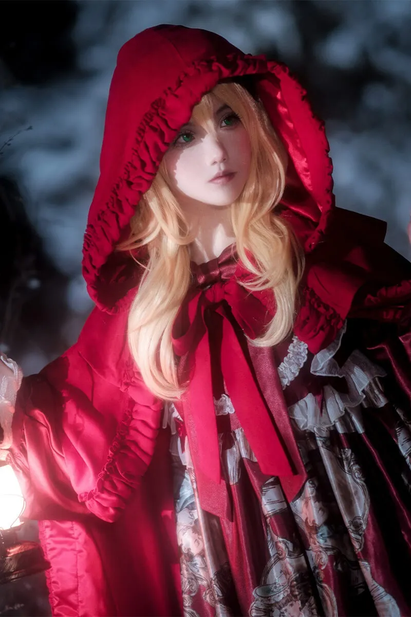 洛可ss金色长发穿红色小红帽斗篷手持提灯的Cosplay造型
